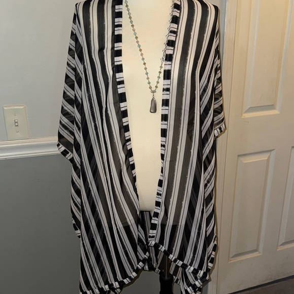 Steve Madden Monochrome Striped Kimono - Picture 1 of 4
